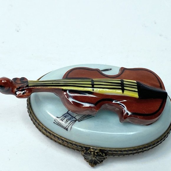 Chamart Limoges Peint Main bow music sheet Violin baby blue trinket box A104